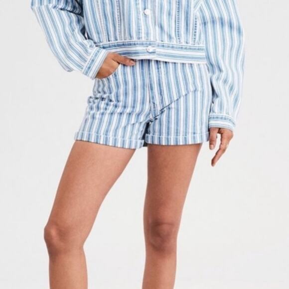 American Eagle Striped Denim High Rise Mom Jean Relaxed Short - Picture 1 of 8
